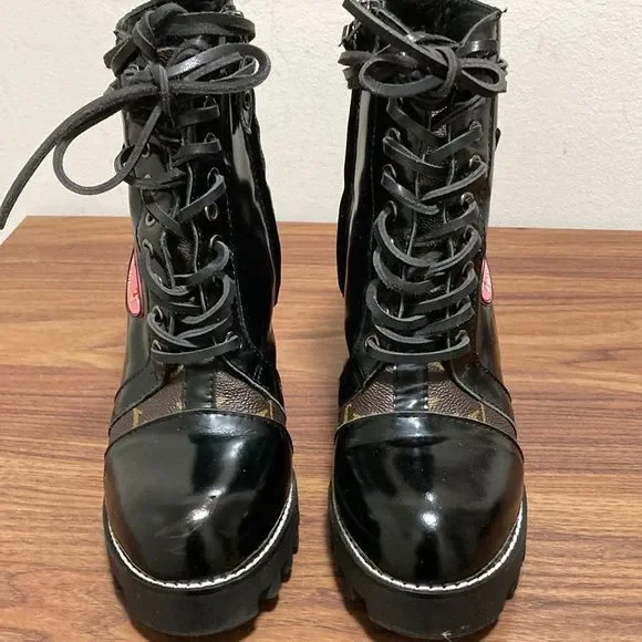 Star Trail Black Patent Leather Ankle Boot with Colorful Patches. Size 37. - Picture 4 of 7